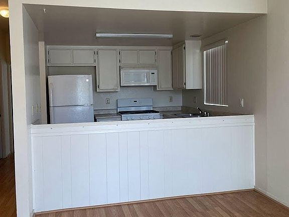 5th image of 3647 Empire Dr APT 102