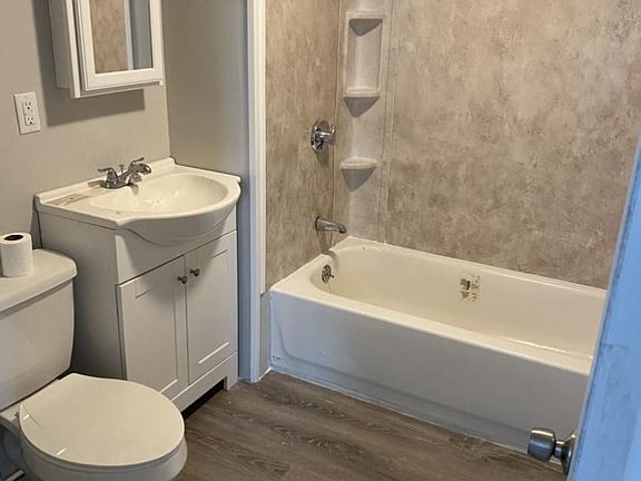 3rd image of 15 Chelmsford St Floor 2