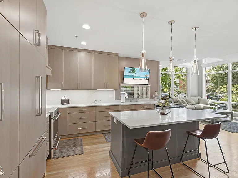 932 N Broadway St #1 — Photo 10