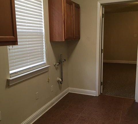 5th image of 713 Bartholomew St