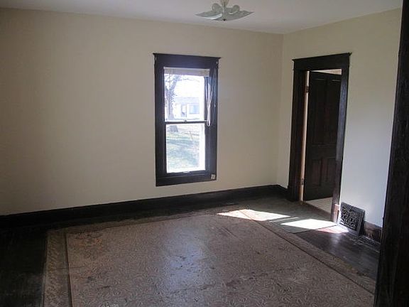 4th image of 2612 Franklin Ave