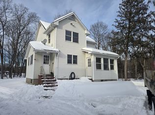 1108 Delaware Dr, Matamoras, PA 18336