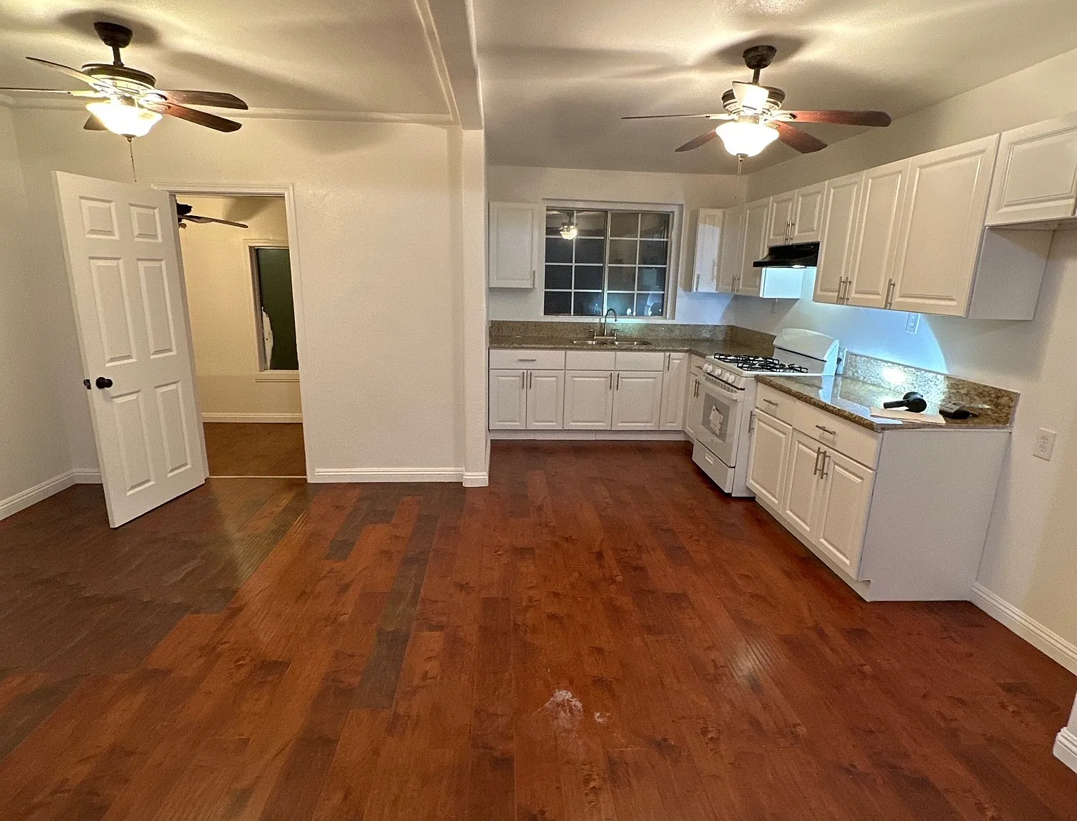 3 bed, 995 sqft, $2,600 — Photo 1