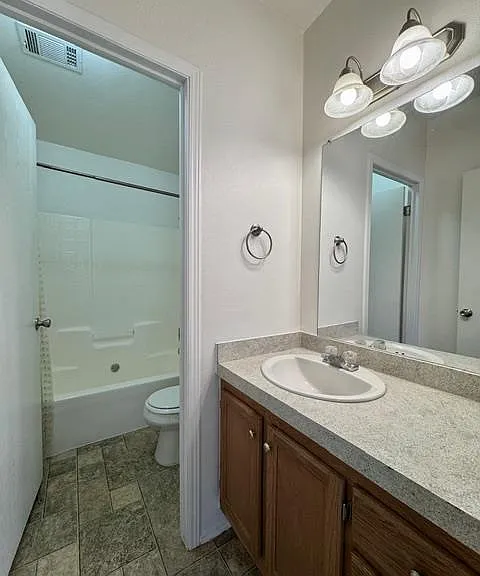 2401 W Covey Ln — Photo 17