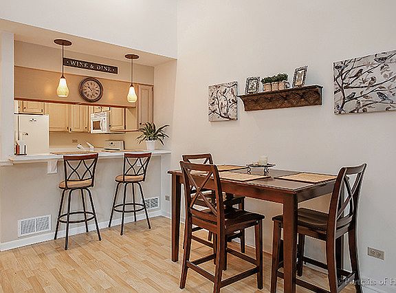 4th image of 405 Clarendon Ct