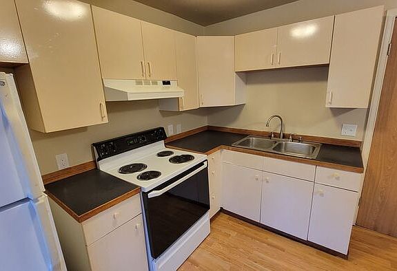 5th image of 3902 255th St E APT 3