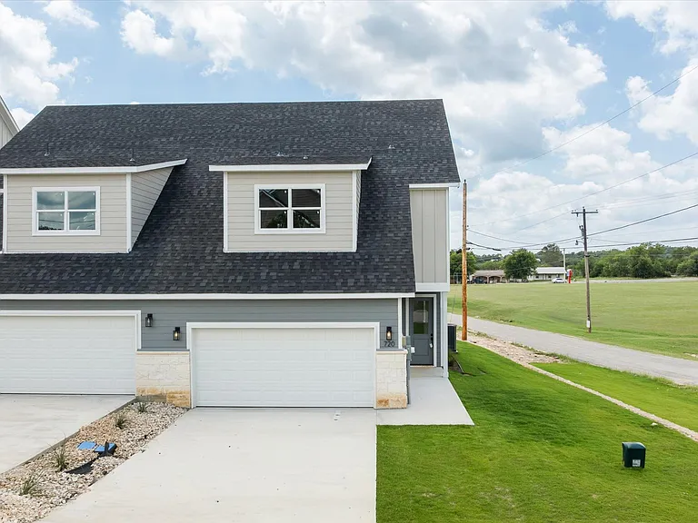 706 N Sycamore Dr — Photo 16