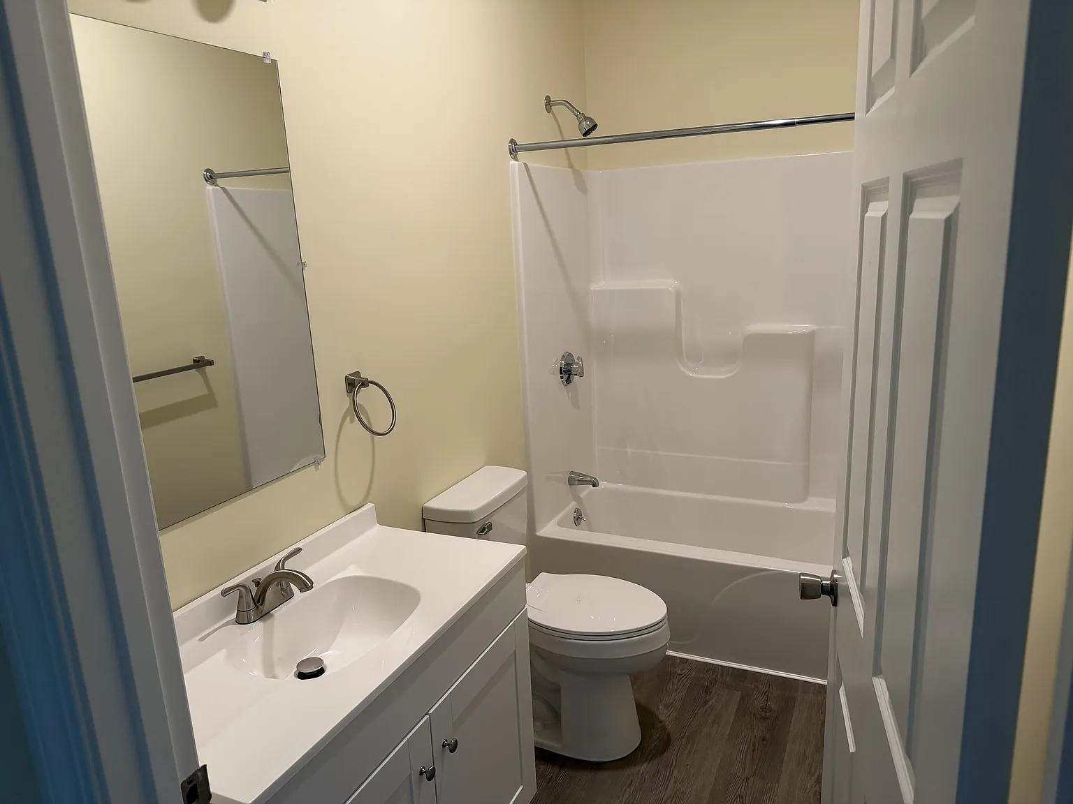 3 bed, 1400 sqft, $2,900 — Photo 2