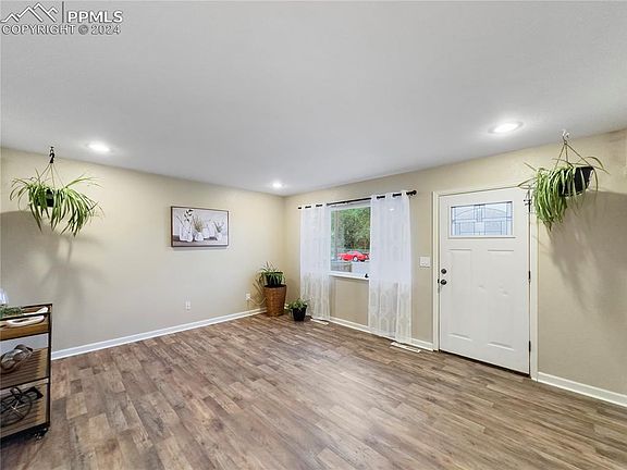 4th image of 1398 Luna Dr