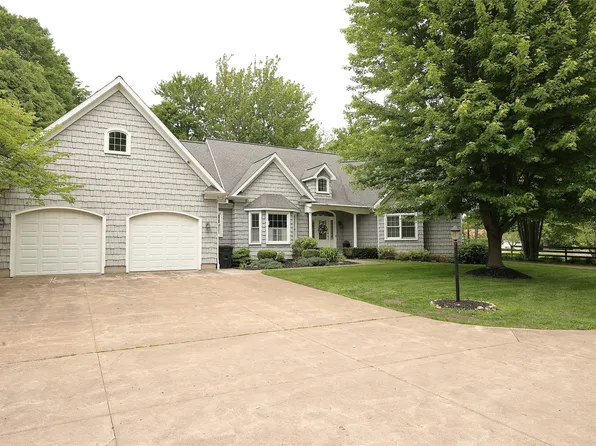 8280 Shore Dr, Fairview, PA 16415