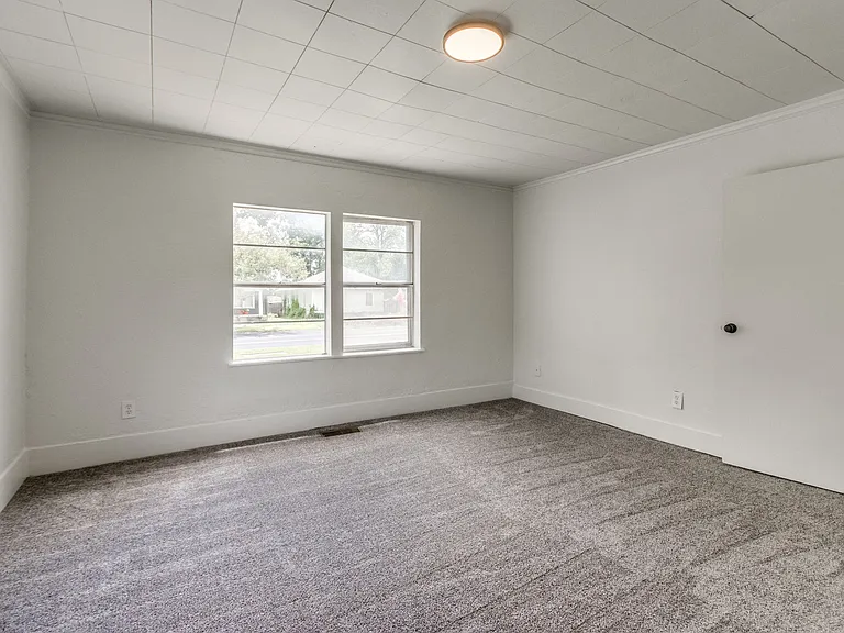 425 E Eufaula St — Photo 22