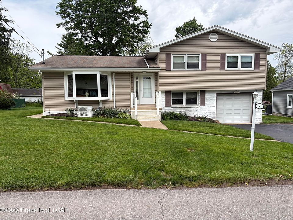 1st image of 7 Warren Dr