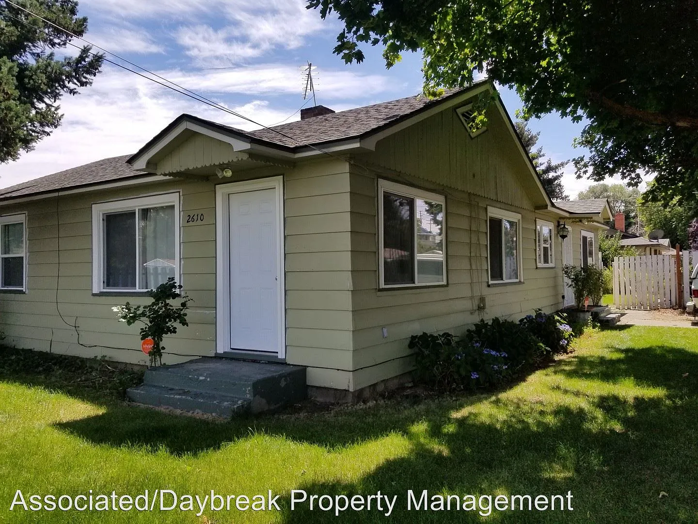 2610 Englewood Ave photo 1