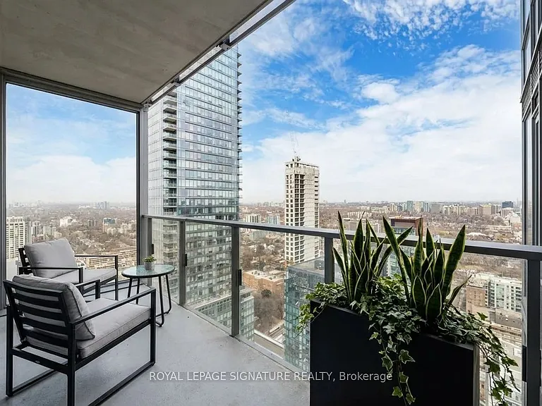 11 Yorkville Ave #3602 — Photo 8