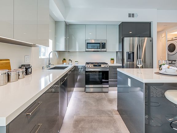 3rd image of 214 S Westmoreland Ave #6