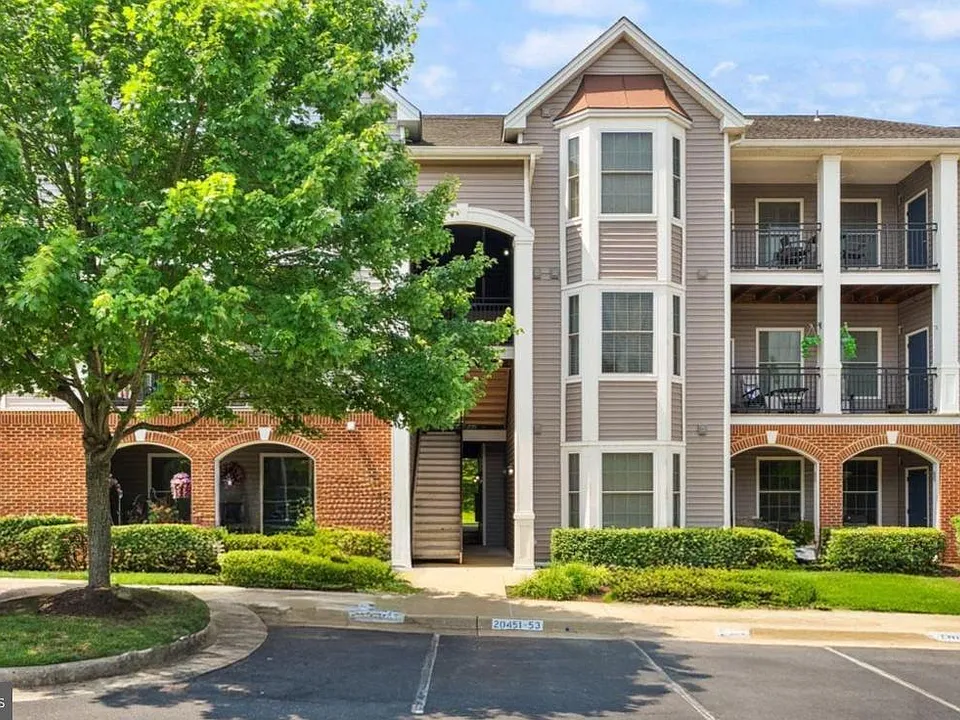 20453 Chesapeake Sq #103