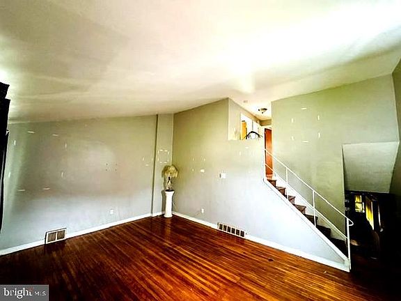 3rd image of 1103 Lake Shore Dr
