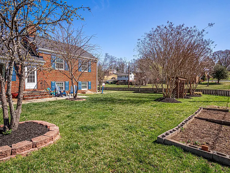 7601 Mendota Pl — Photo 3