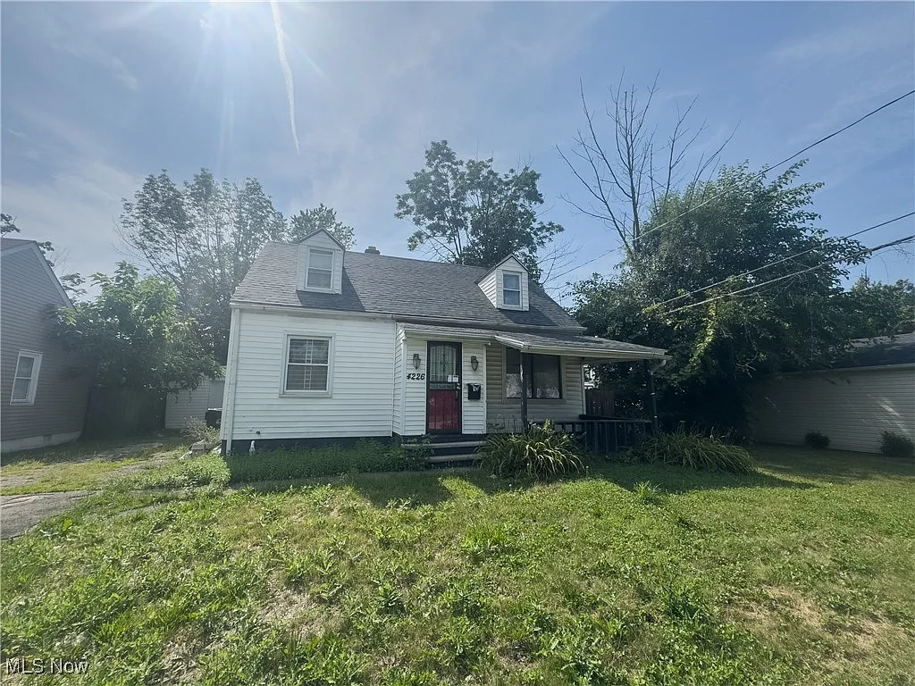 4226 E 164th St photo 1