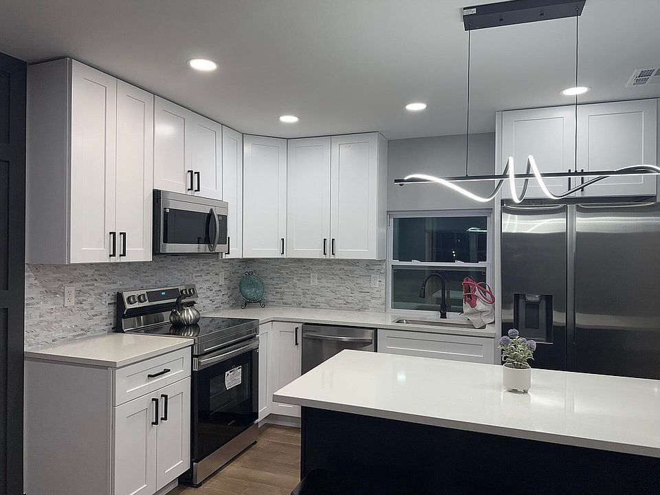 1st image of 556 NE Solida Circle NE