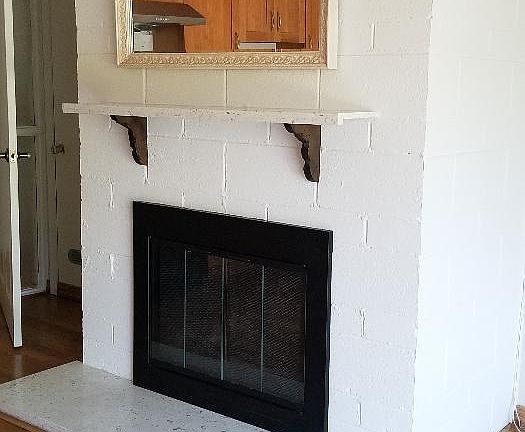 4th image of 1880 Glen Ave