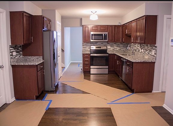 5th image of 14804 Dobson Ave
