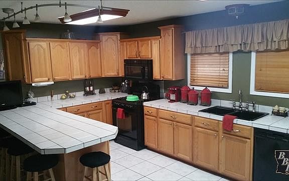 3rd image of 1215 Narrow St