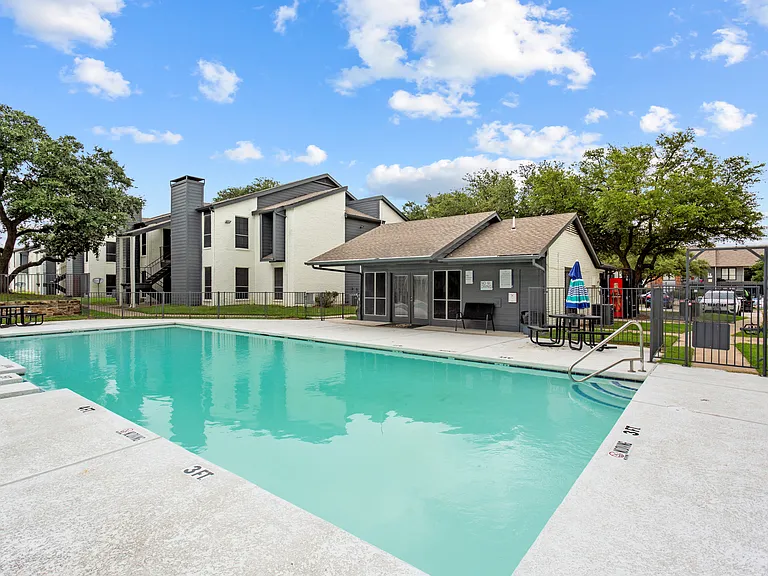 Harwell Apartments — Photo 13