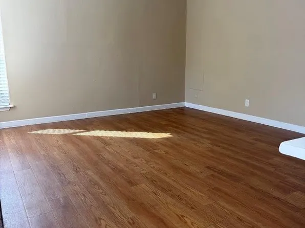 1000 W 26th St APT 104, Austin, TX 78705