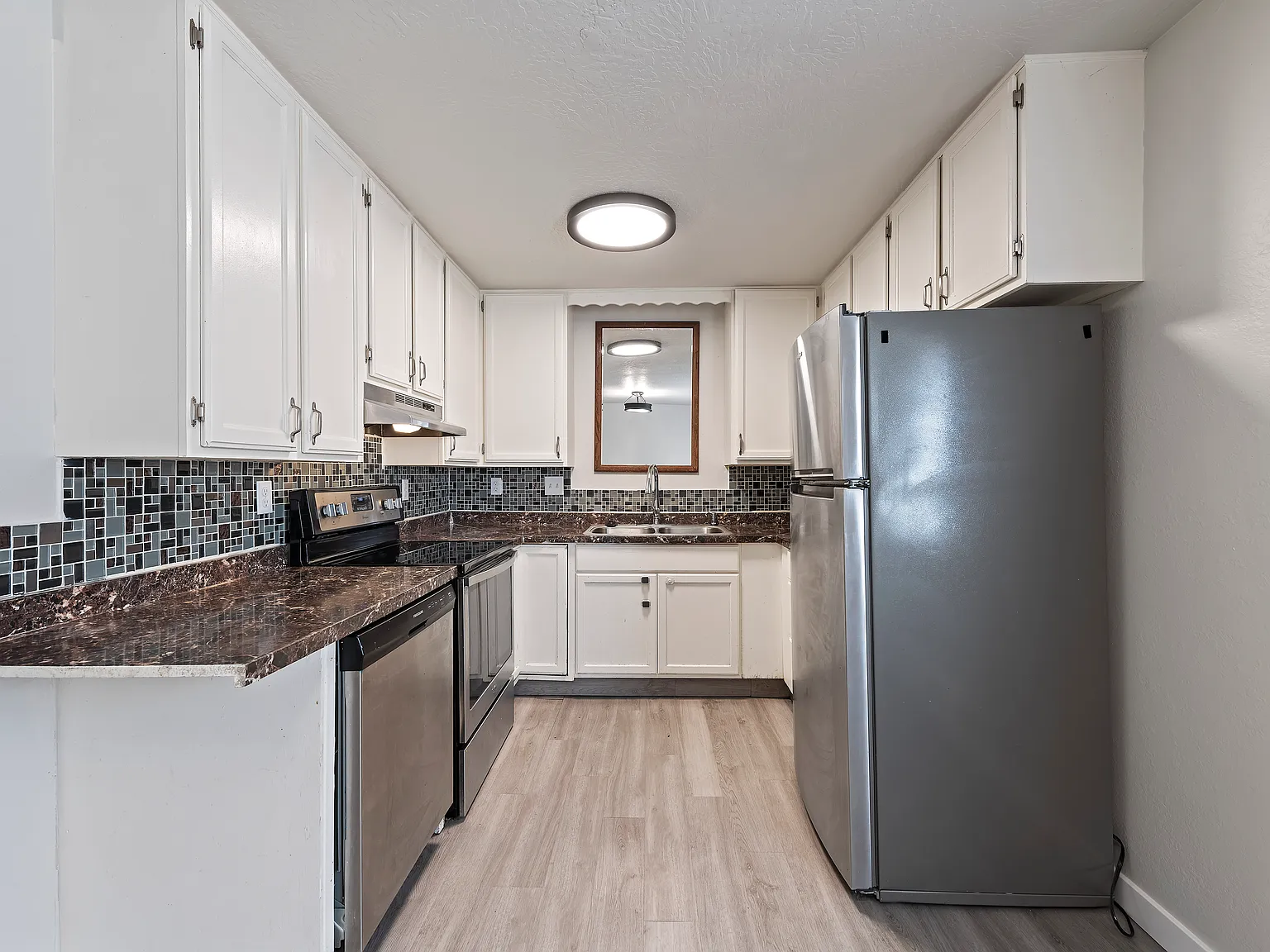 2 bed, 790 sqft, $1,575 — Photo 2