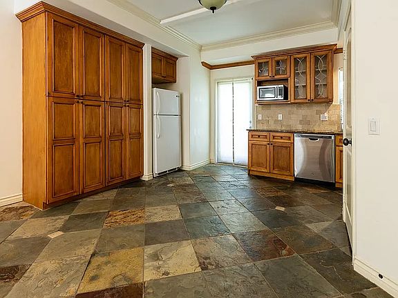 4th image of 56 S Craig Ave Unit 3