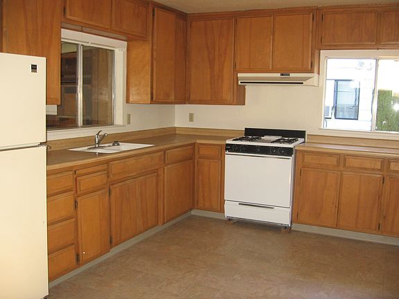 4th image of 7592 Twin Oaks Ave