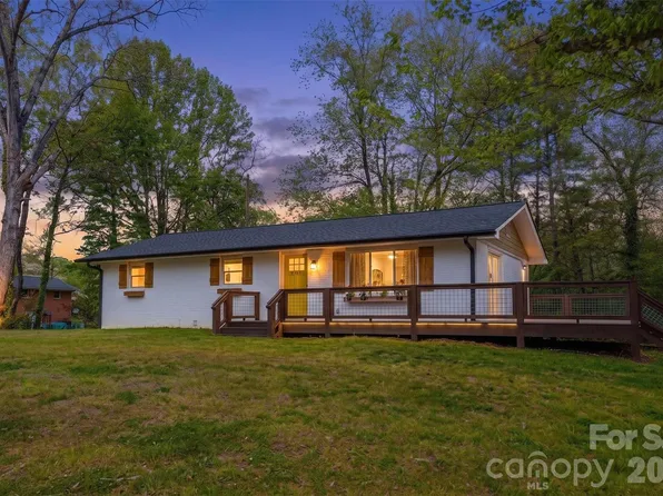 111 Sunset Hill Dr, Etowah, NC 28729