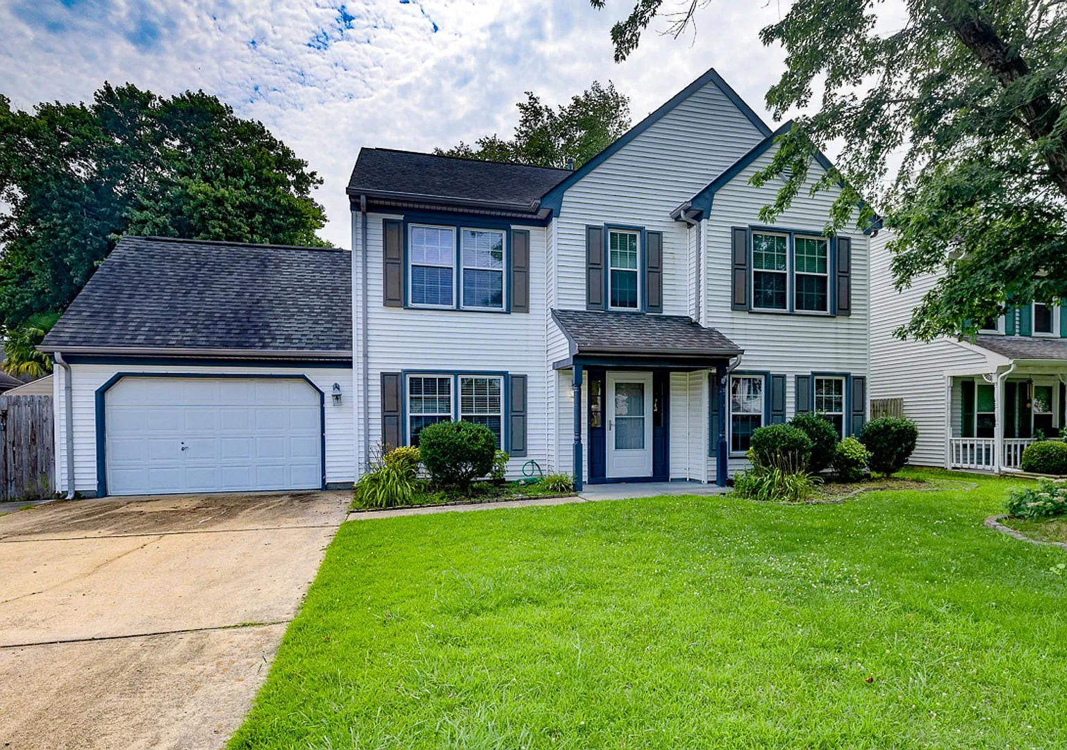 Comfortable 2-story, 4 bedroom, 2.5 bathroom home available in Hunt Club Forest in Virginia Beach! — Photo 2