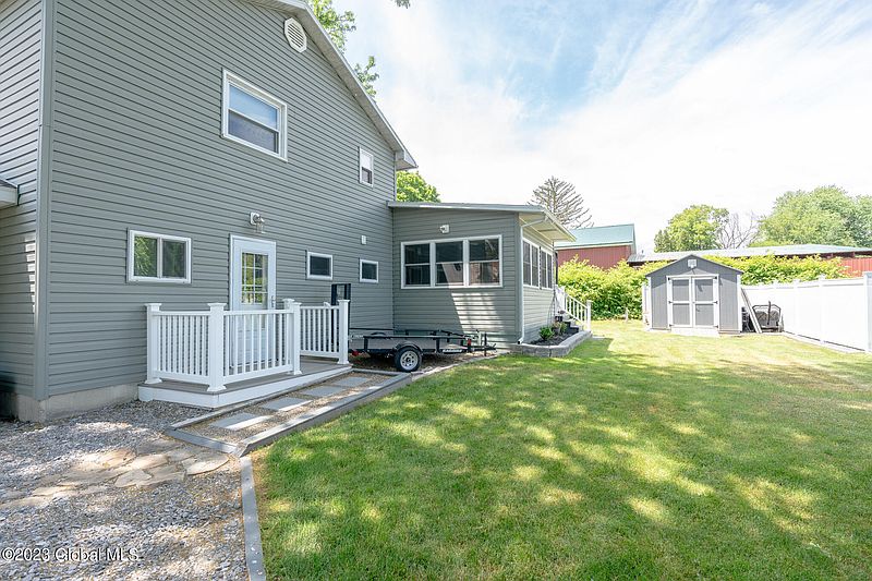 3rd image of 13 Howland Avenue
