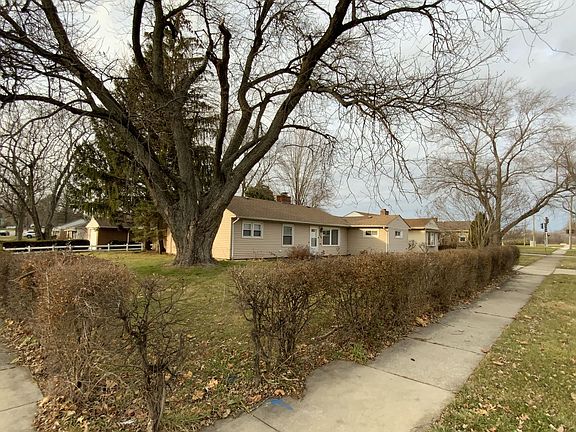3rd image of 304 Indianwood Blvd