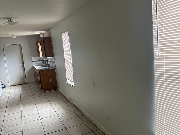 2nd image of 629 Okaloosa St APT A