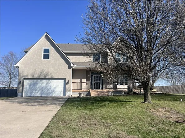 2305 SE Horseshoe Dr, Oak Grove, MO 64075