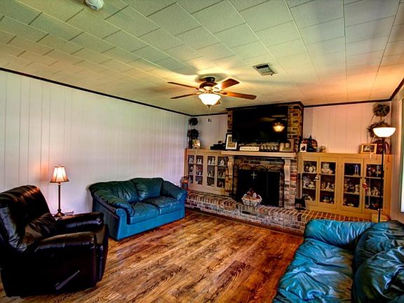 3rd image of 1529 Edna Ave
