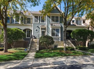 1935 Lynn Cir, Libertyville, IL 60048