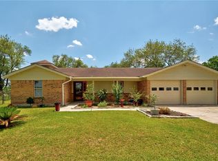 1032 Country Oaks Dr, Luling, TX 78648
