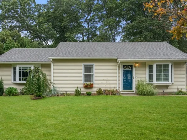 82 Highland St, Milford, MA 01757