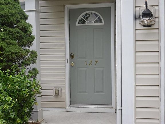 2nd image of 127 Kenninghall Ct SE #732