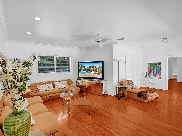 3920 Monserrate St — Photo 27