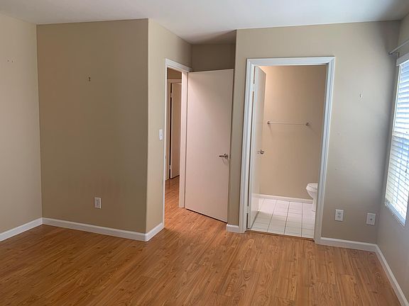 3rd image of 10827 Hortense St #1