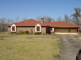 121 Coleman Dr, Angleton, TX 77515