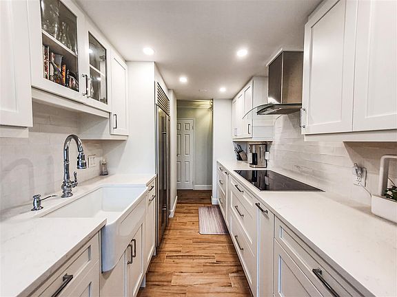 4th image of 300 Winston Dr APT 2021