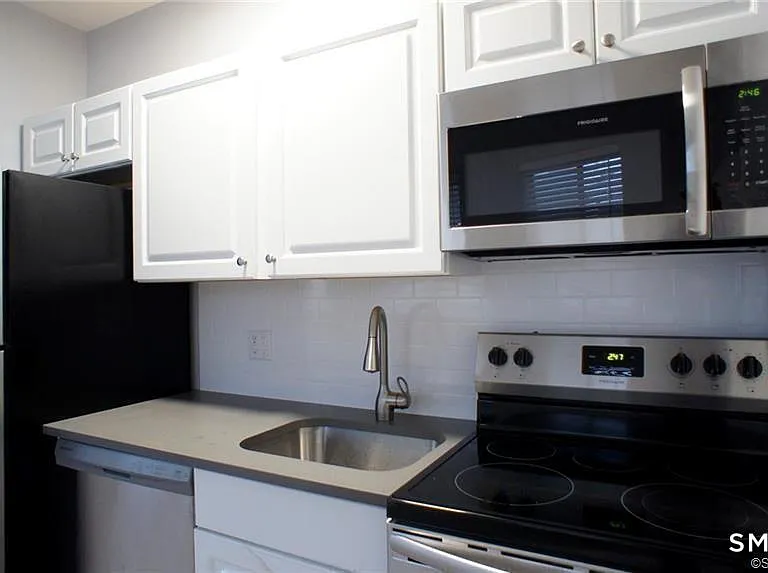 31 Isaacs St #1A — Photo 2