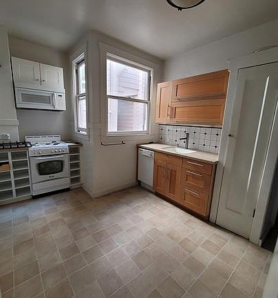 2nd image of 1445 Union St APT 2