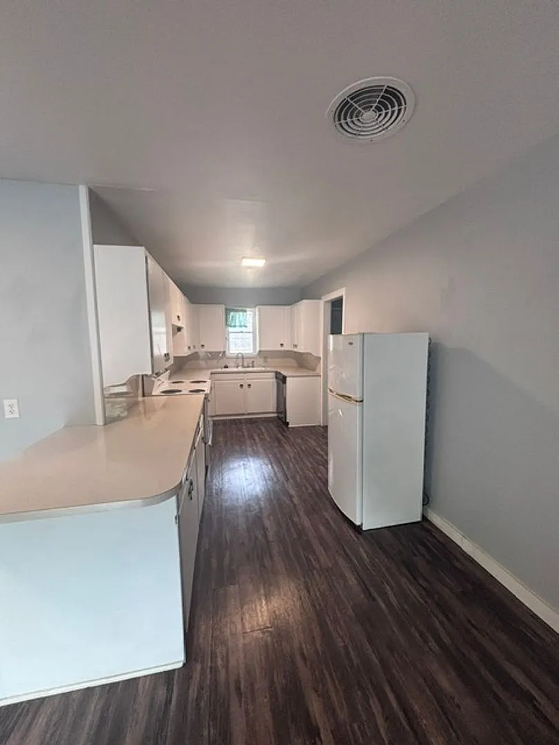 Must see 3 bed, 2 bath home near the University of Oklahoma campus. — Photo 4